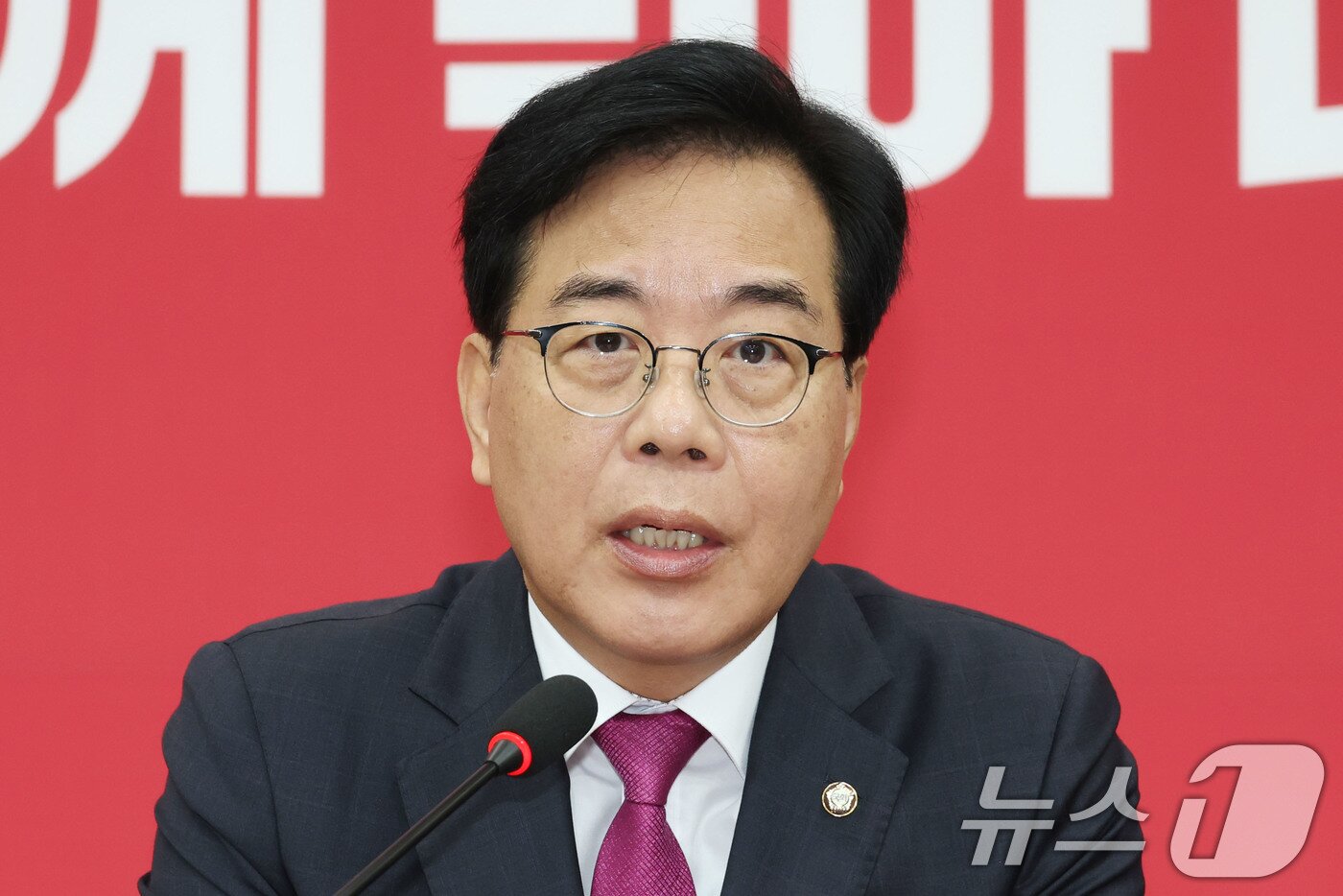 본문 이미지 - 송언석 국민의힘 비상대책위원장 겸 원내대표가 11일 오전 서울 여의도 국회에서 열린 비상대책위원회의에서 발언하고 있다. 2025.8.11/뉴스1 ⓒ News1 이광호 기자
