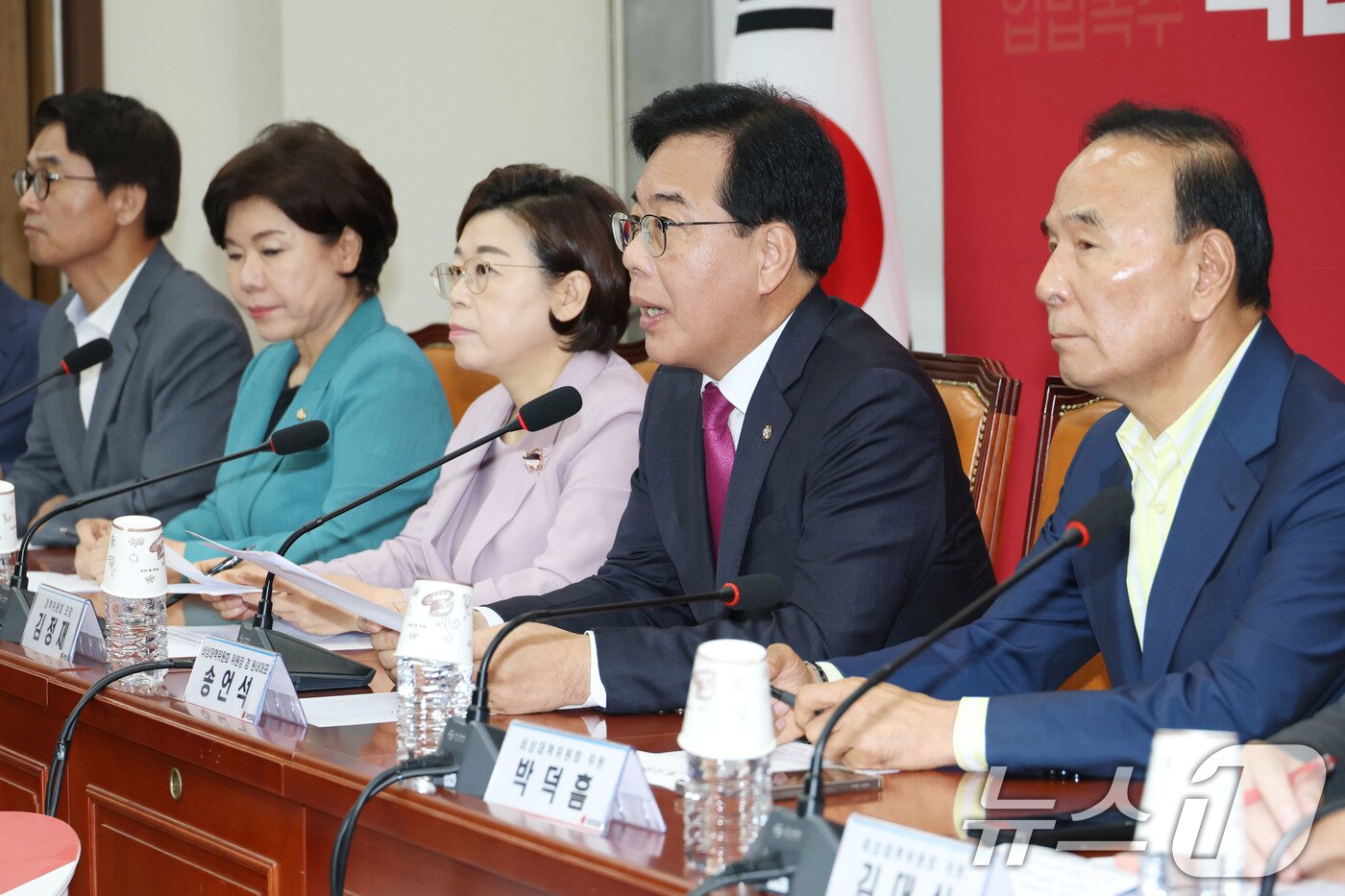 본문 이미지 - 송언석 국민의힘 비상대책위원장 겸 원내대표가 11일 오전 서울 여의도 국회에서 열린 비상대책위원회의에서 발언하고 있다. 2025.8.11/뉴스1 ⓒ News1 이광호 기자