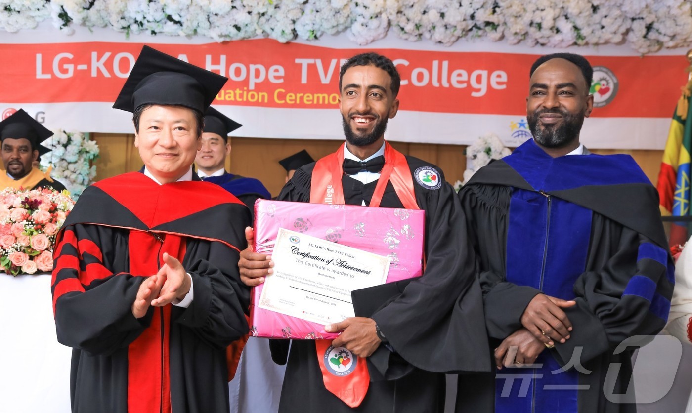 (서울=뉴스1) = LG전자가 지난 9일 아프리카 유일 한국전쟁 지상군 참전국인 에티오피아에서 'LG-KOICA 희망직업훈련학교' 9회 졸업식을 열었다고 11일 밝혔다.사진은 에티 …