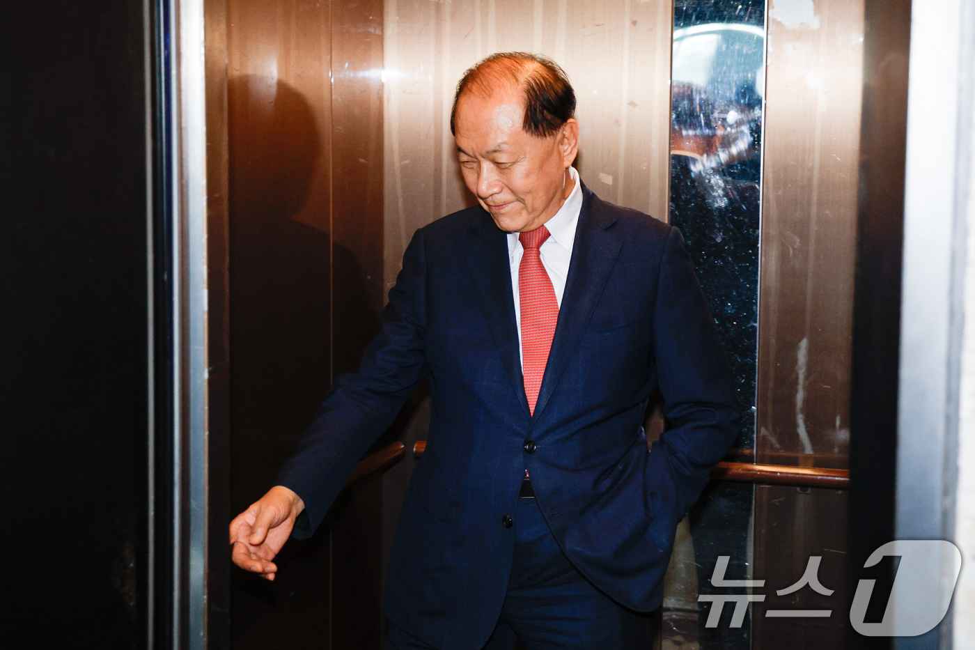 (서울=뉴스1) 안은나 기자 = 황우여 국민의힘 선거관리위원장이 11일 오전 서울 여의도 중앙당사에서 전 한국사 강사 전한길 씨 논란 관련 후속 조치와 재발 방지 대책 강구를 위한 …