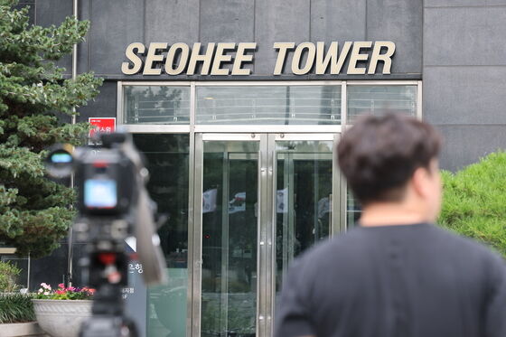 김건희 고가 시계 구매자는 '로봇개' 납품업체 대표…"金 요청에 사다 줘"