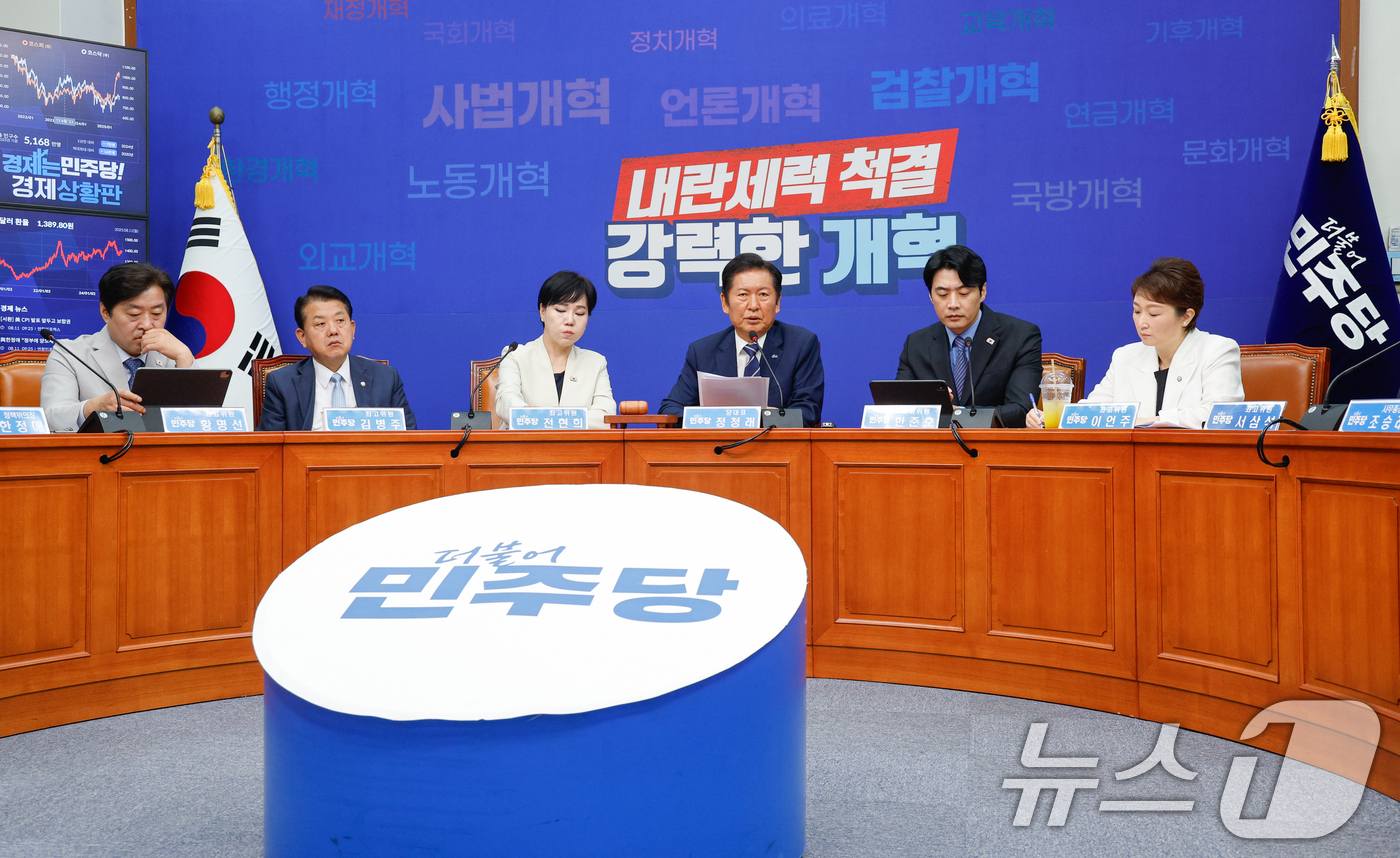 (서울=뉴스1) 안은나 기자 = 정청래 더불어민주당 대표가 11일 오전 서울 여의도 국회에서 열린 최고위원회의에 참석해 모두 발언을 하고 있다. 2025.8.11/뉴스1