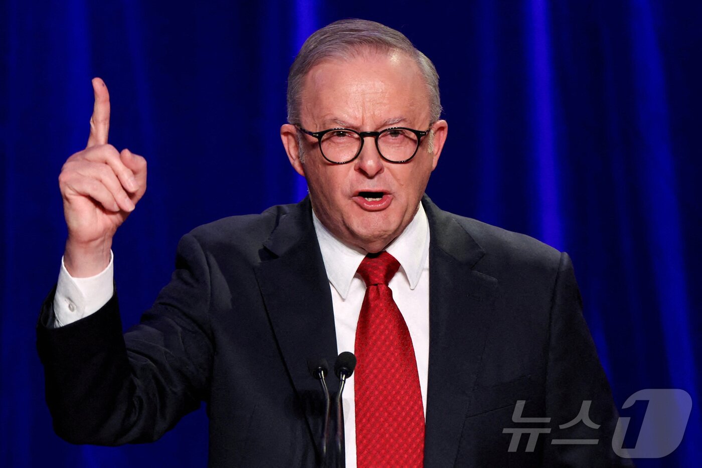 본문 이미지 - 앤서니 앨버니지 호주 총리가 5월 3일&#40;현지시간&#41; 호주 연방총선 당일 시드니에서 열린 노동당 선거 행사에서 연설하고 있다. 2025.05.03. ⓒ 로이터=뉴스1 ⓒ News1 윤다정 기자