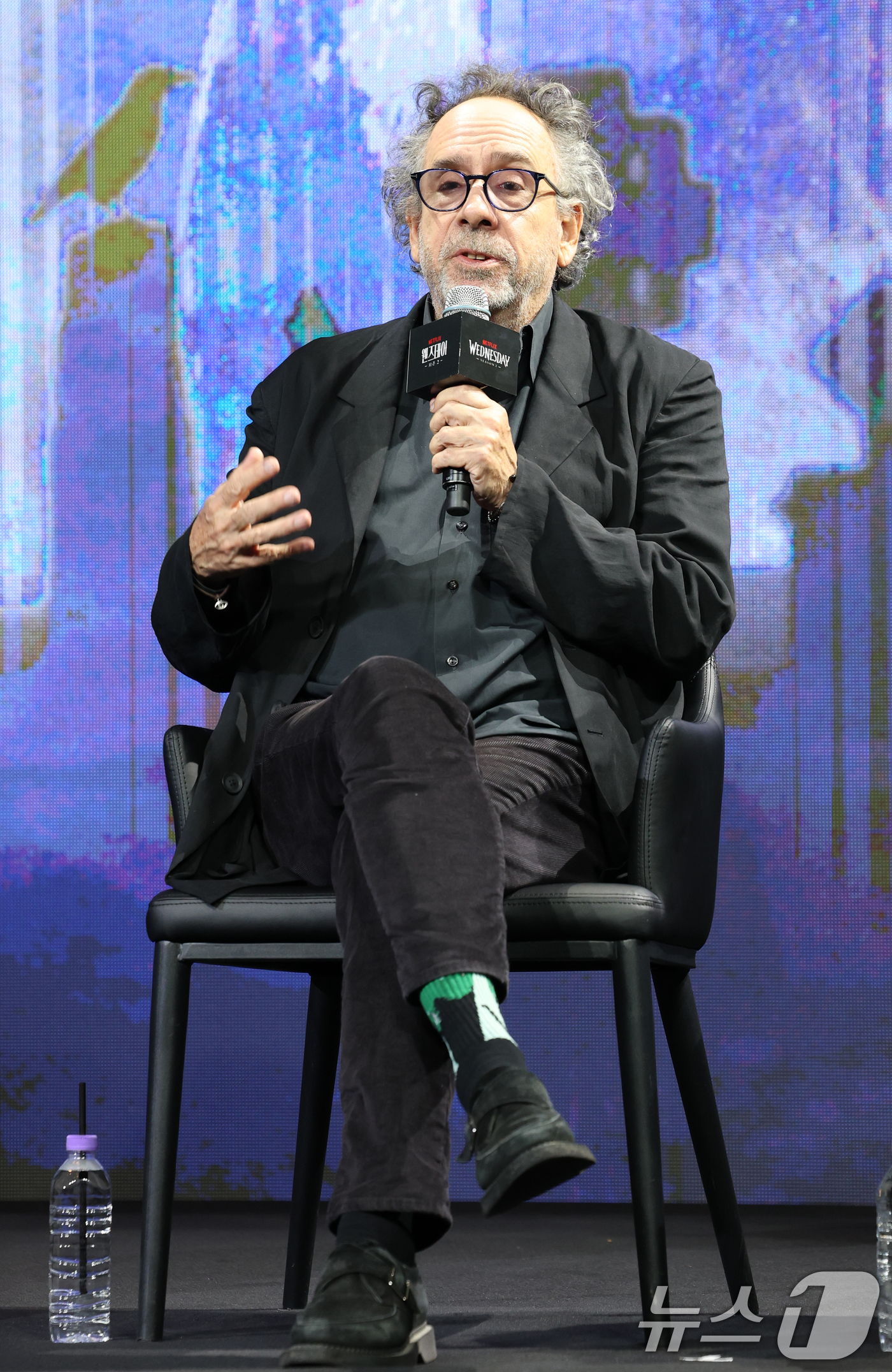 (서울=뉴스1) 권현진 기자 = 팀 버튼 감독이 11일 오전 서울 종로구 포시즌스호텔에서 열린 넷플릭스 시리즈 ‘웬즈데이’ 시즌2 내한 기자간담회에 참석해 인사말을 하고 있다.'웬 …