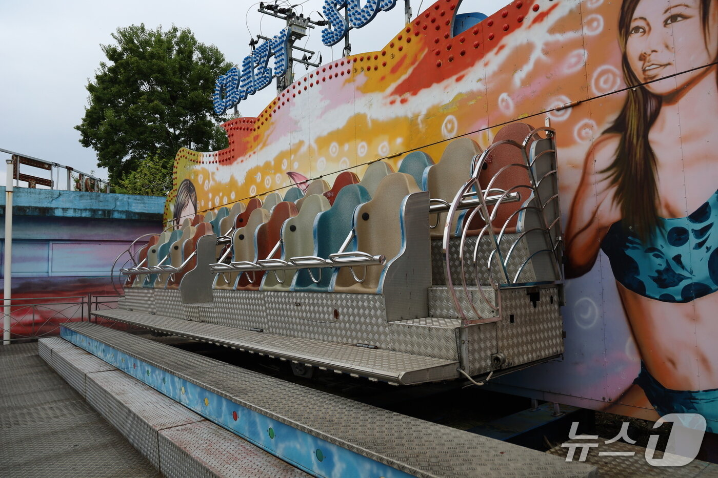 본문 이미지 - 충북 제천시 모산동의 놀이공원 크레이지 서프 놀이기구.(제천소방서 제공. 재판매 및 DB금지)/뉴스1 