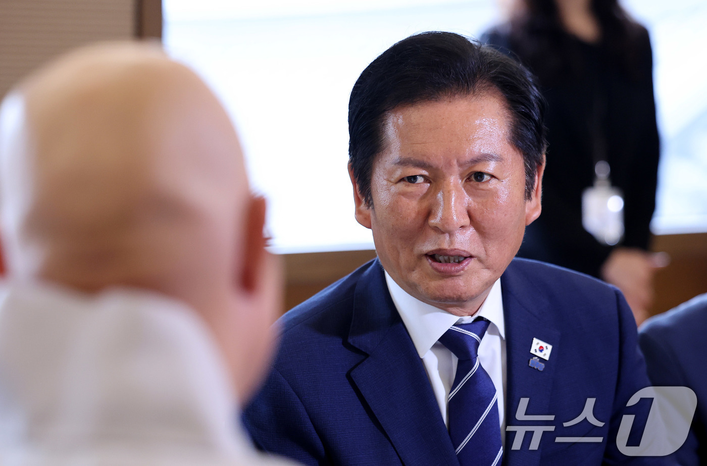 (서울=뉴스1) 박지혜 기자 = 정청래 더불어민주당 대표가 11일 서울 종로구 조계사에서 대한불교조계종 총무원장 진우스님을 예방하고 있다.  2025.8.11/뉴스1