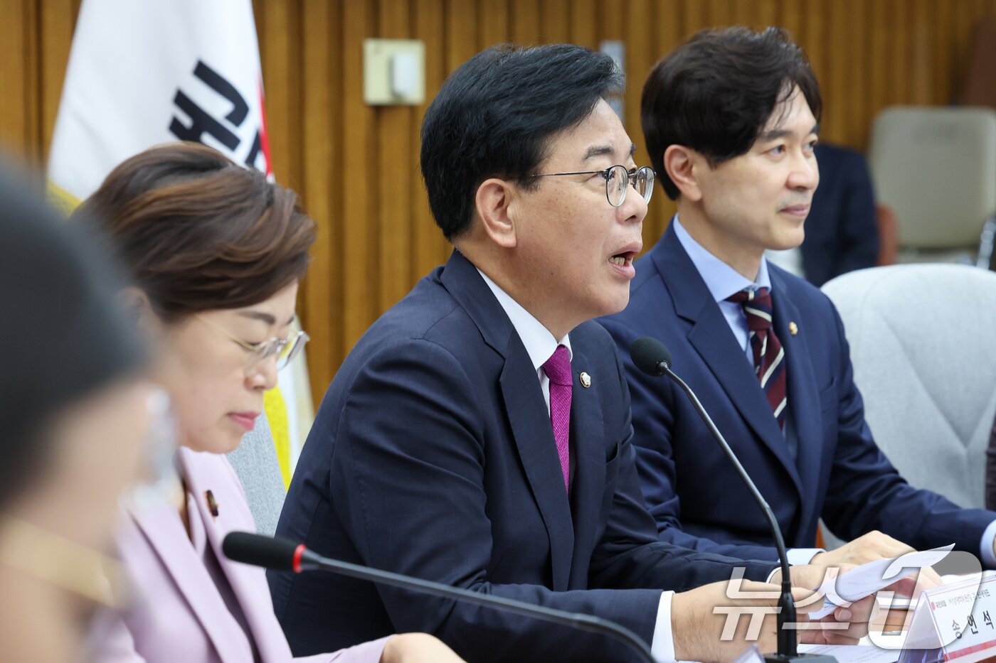 본문 이미지 - 송언석 국민의힘 비상대책위원장 겸 원내대표가 11일 오후 서울 여의도 국회에서 열린 &#39;한미 관세 협상 의미와 평가&#39; 긴급 세미나에 참석해 모두 발언을 하고 있다. 2025.8.11/뉴스1 ⓒ News1 안은나 기자