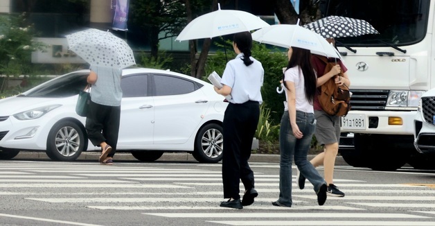 [오늘의 날씨] 전북(18일, 토)…새벽 '비 소식', 오전부터 맑아져