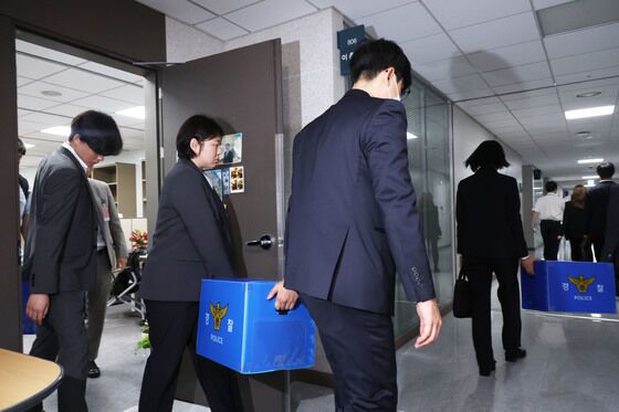 경찰 '차명 주식거래 의혹' 이춘석 의원실 보좌관 추가 소환(종합)