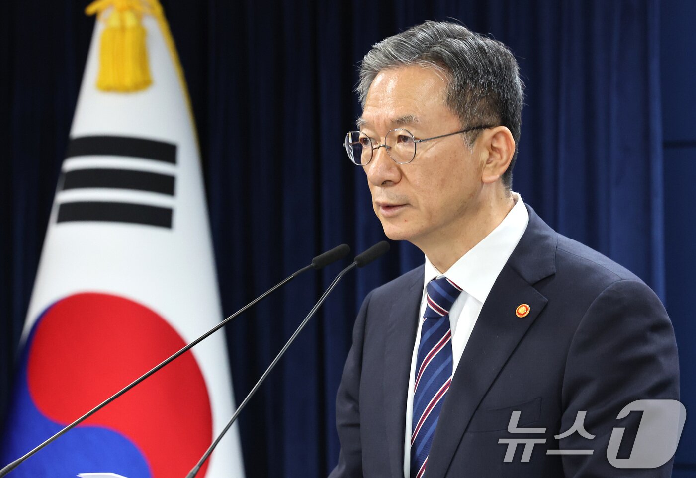 본문 이미지 - 정성호 법무부 장관이 11일 오후 서울 종로구 정부서울청사에서 8·15 광복절 특별 사면 명단을 발표하고 있다. 2025.8.11/뉴스1 ⓒ News1 임세영 기자