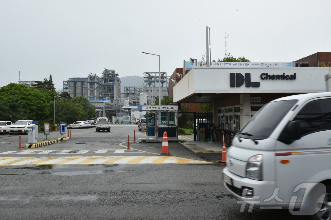 본문 이미지 - 11일 오후 전남 여수국가산업단지 여천NCC 3공장 앞.2025.8.11/뉴스1 ⓒ News1 김동수 기자