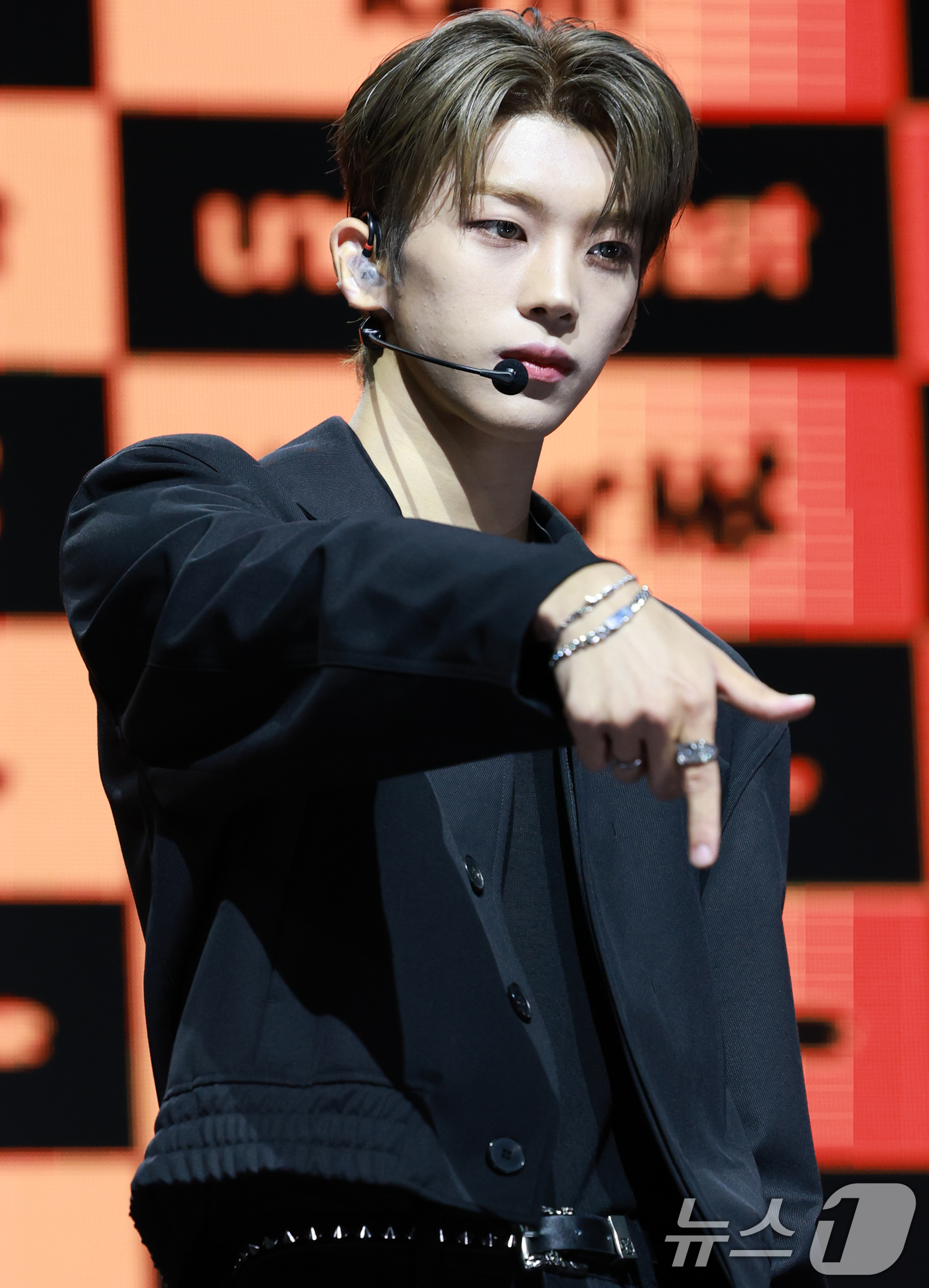 (서울=뉴스1) 권현진 기자 = 그룹 아이덴티티(idntt)의 첫 유닛 유네버맷(unevermet) 김도훈이 11일 오후 서울 한남동 블루스퀘어에서 가진 데뷔 앨범 '유네버멧' 발 …