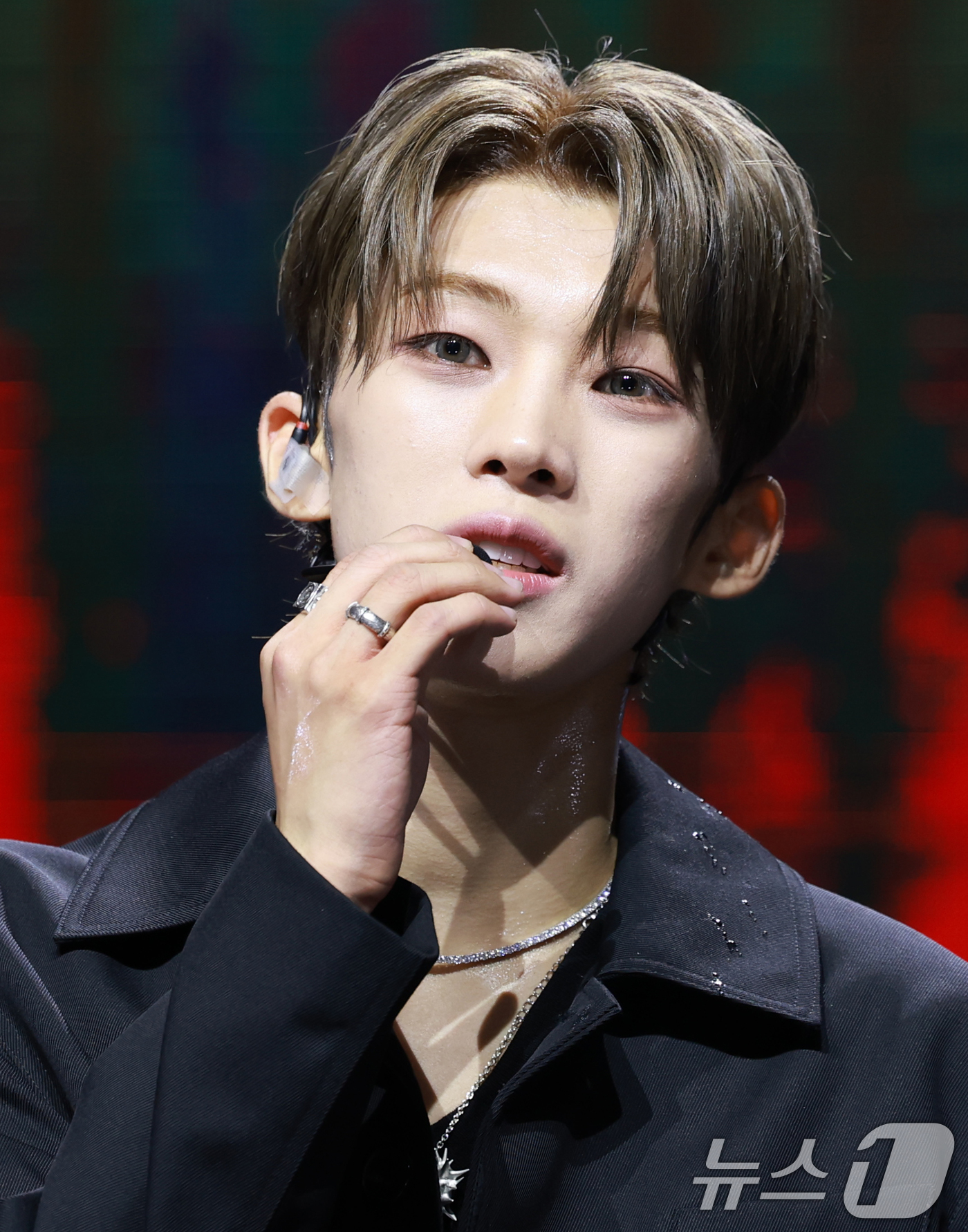 (서울=뉴스1) 권현진 기자 = 그룹 아이덴티티(idntt)의 첫 유닛 유네버맷(unevermet) 김도훈이 11일 오후 서울 한남동 블루스퀘어에서 가진 데뷔 앨범 '유네버멧' 발 …