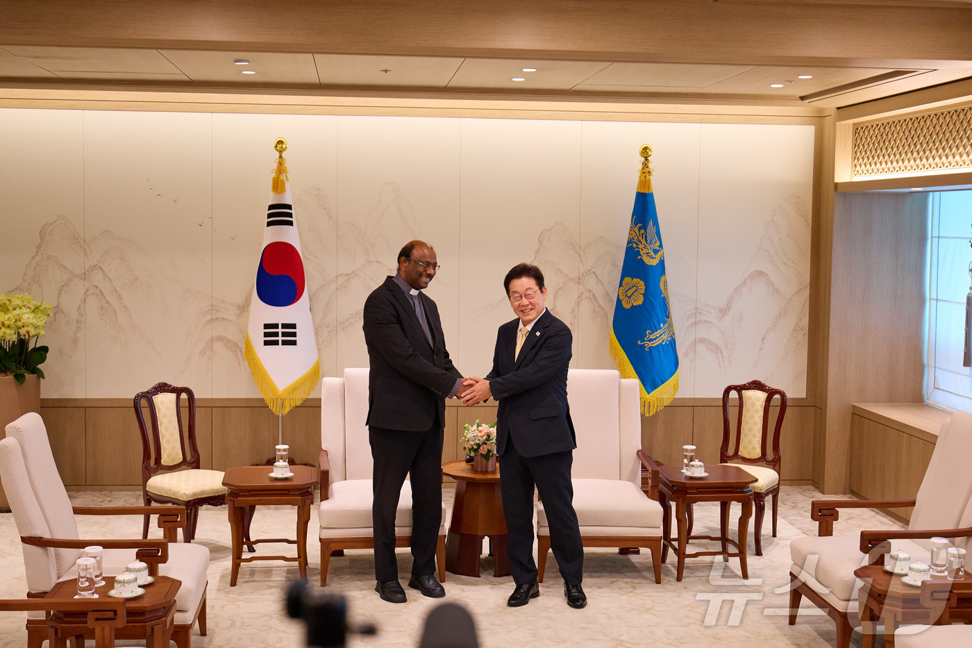 (서울=뉴스1) 이재명 기자 = 이재명 대통령이 11일 서울 용산 대통령실 청사에서 제리 필레이 세계교회협의회(WCC) 총무를 접견하고 있다. (대통령실 제공. 재판매 및 DB금지 …