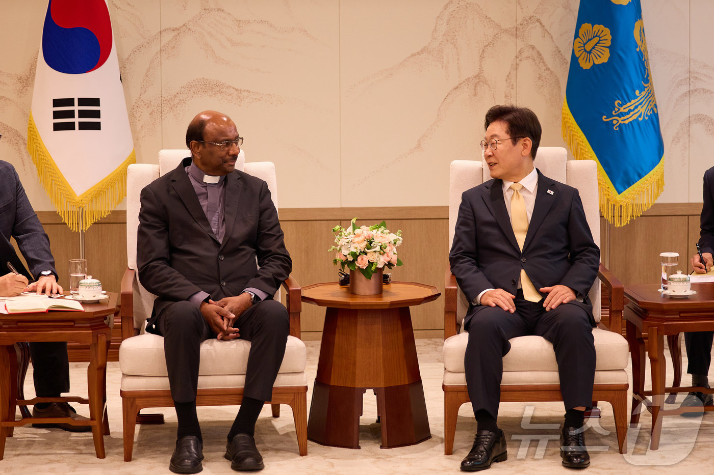 (서울=뉴스1) 이재명 기자 = 이재명 대통령이 11일 서울 용산 대통령실 청사에서 제리 필레이 세계교회협의회(WCC) 총무를 접견하고 있다. (대통령실 제공. 재판매 및 DB금지 …