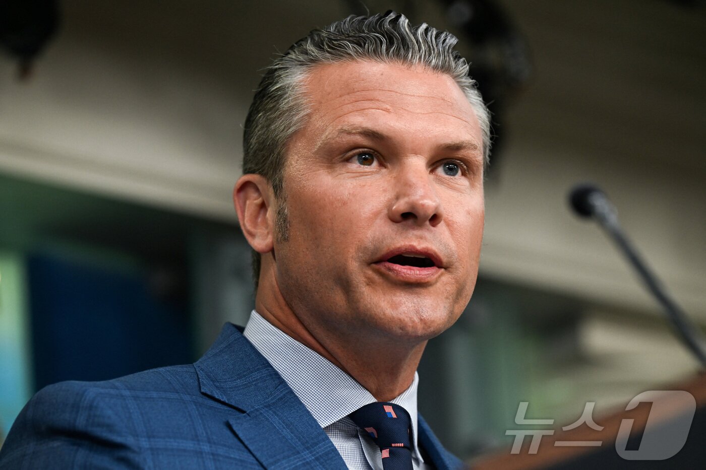 본문 이미지 - 피트 헤그세스 미국 국방장관이 11일&#40;현지시간&#41; 백악관 기자회견에서 발언하고 있다. 2025.8.11. ⓒ 로이터=뉴스1