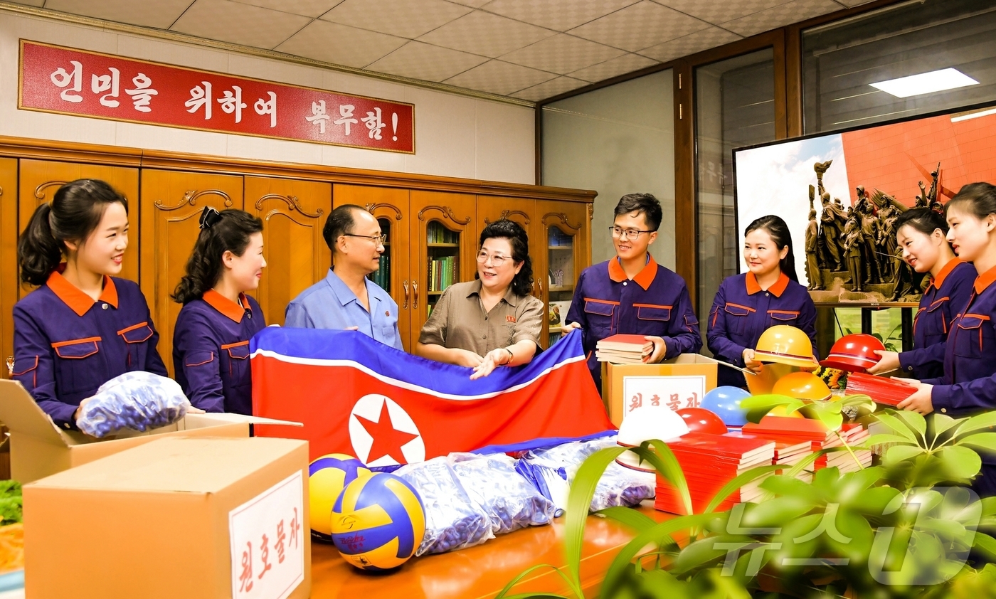 (평양 노동신문=뉴스1) = 북한 노동당 기관지 노동신문은 12일 평양건구기술교류소를 조명하며 "사회주의 건설의 주요 전구마다에 애국의 마음을 바쳐가고 있다"고 보도했다. [국내에 …