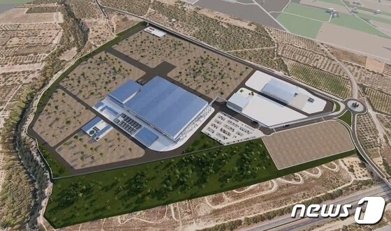 본문 이미지 - 롯데에너지머티리얼즈가 지난 6월 스페인 카탈루냐주 몬로이치에서 착공한 하이엔드 동박 생산공장 조감도.&#40;롯데에너지머티리얼즈 제공&#41;