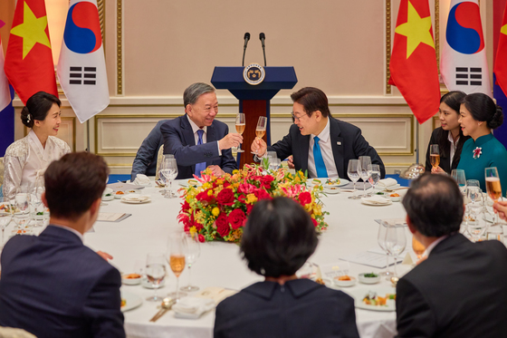 李대통령, 인도 성과 안고 '韓 3위 교역국' 베트남행…미래협력 고도화