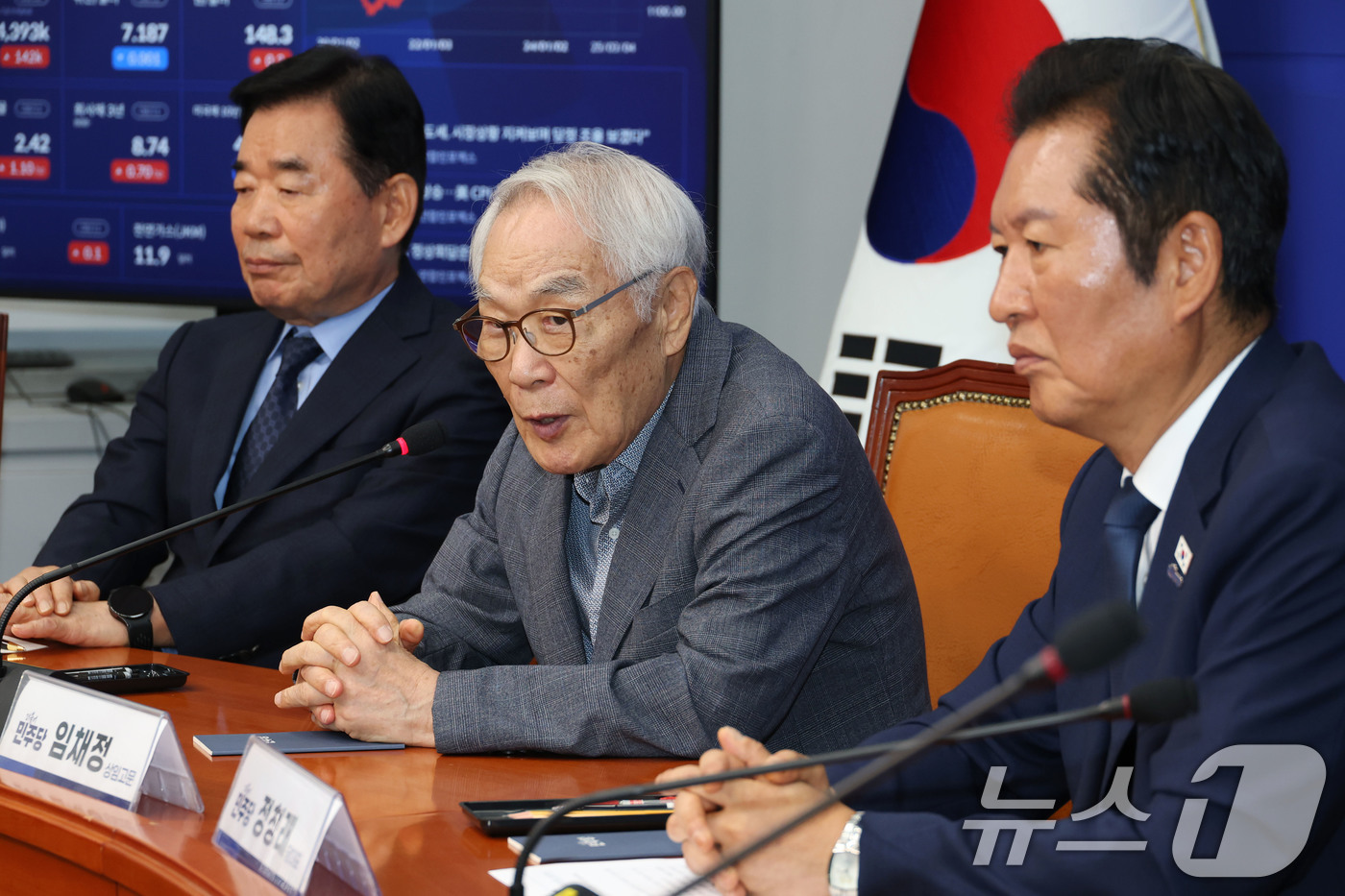 (서울=뉴스1) 이광호 기자 = 임채정 더불어민주당 상임고문이 12일 오전 서울 여의도 국회에서 가진 정청래 대표와 상임고문단 간담회에서 발언하고 있다. 2025.8.12/뉴스1