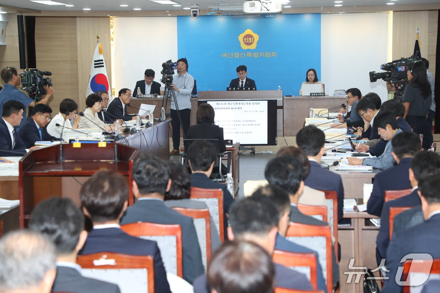 본문 이미지 - 제주도의회 예산결산특별위원회가 12일 오전 제주도의회 대회의실에서 제441회 제주도의회 임시회 제1차 회의를 열고 2025년도 제2회 제주도 추가경정예산안을 심사하고 있다.(제주도의회 제공, 재판매 및 DB 금지)