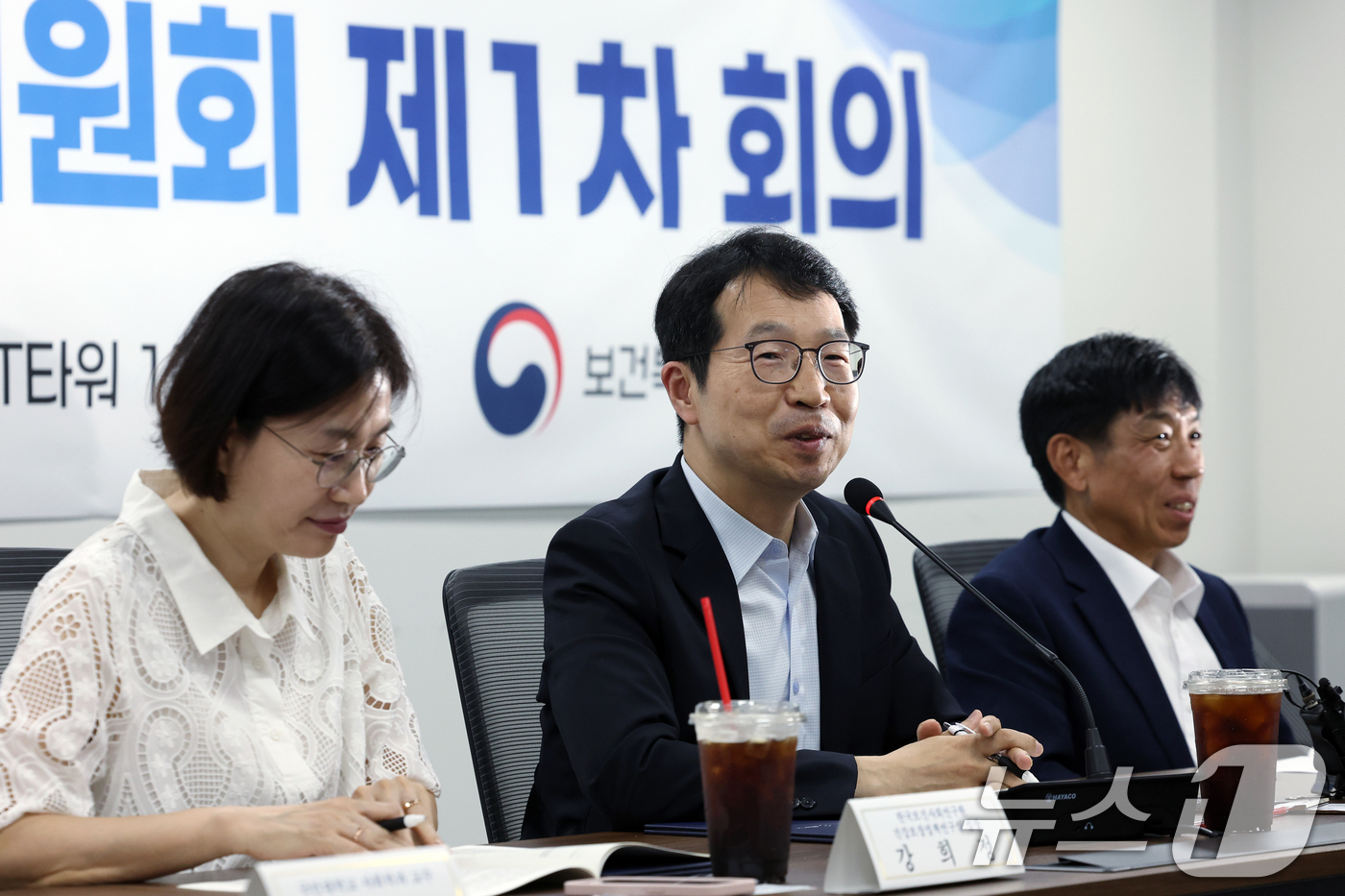 (서울=뉴스1) 박정호 기자 = 의사인력 수급추계위원회 위원장으로 선출된 김태현 한국보건경제정책학회 회장이 12일 오후 서울 중구 남대문로 T타워에서 열린 의사인력 수급추계위원회 …