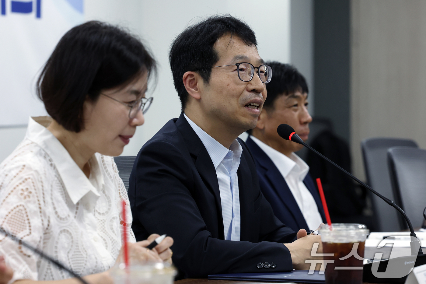 (서울=뉴스1) 박정호 기자 = 의사인력 수급추계위원회 위원장으로 선출된 김태현 한국보건경제정책학회 회장이 12일 오후 서울 중구 남대문로 T타워에서 열린 의사인력 수급추계위원회 …