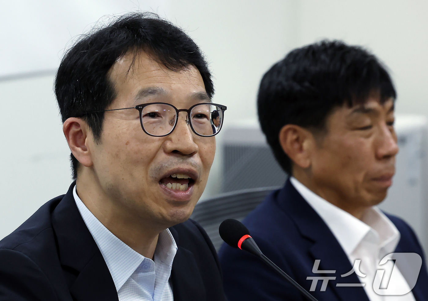 (서울=뉴스1) 박정호 기자 = 의사인력 수급추계위원회 위원장으로 선출된 김태현 한국보건경제정책학회 회장이 12일 오후 서울 중구 남대문로 T타워에서 열린 의사인력 수급추계위원회 …