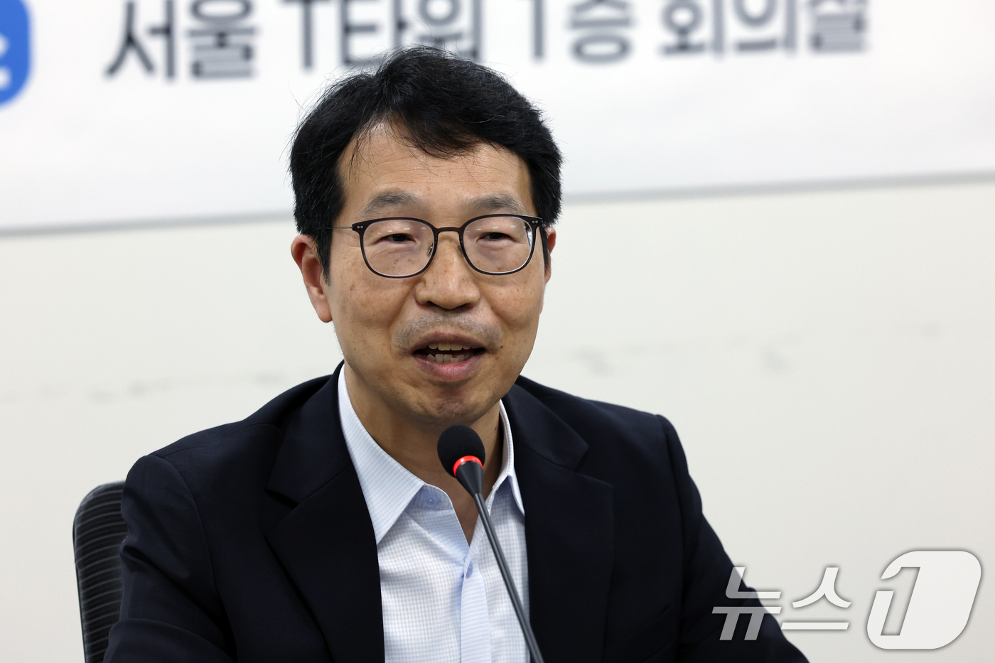 (서울=뉴스1) 박정호 기자 = 의사인력 수급추계위원회 위원장으로 선출된 김태현 한국보건경제정책학회 회장이 12일 오후 서울 중구 남대문로 T타워에서 열린 의사인력 수급추계위원회 …
