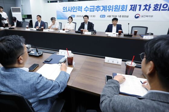 2027년 의대정원 논의 본격화…추계위 "연말까지 바삐 대화"(종합)