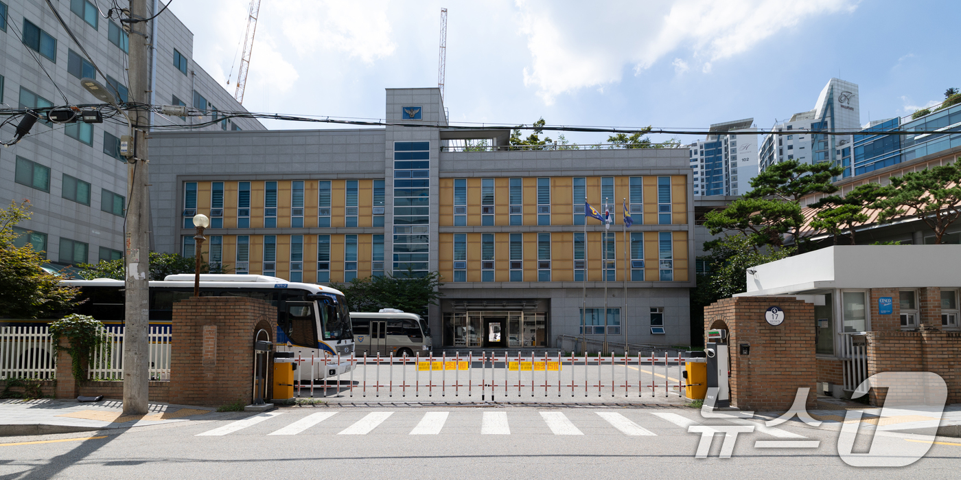 (서울=뉴스1) 이승배 기자 = 정부가 국유지와 노후 공공청사 등을 활용해 청년·서민 대상 공공주택 3만 5000호를 공급한다. 구체적으로 용산 유수지, 종로 복합청사, 천안세관, …