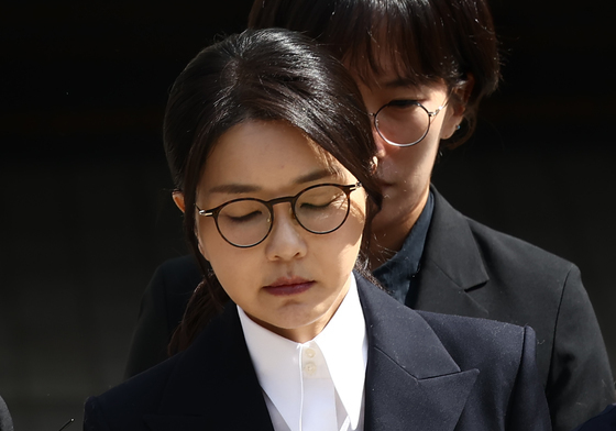 '현대판 매관매직' 김건희 금품수수 의혹…'뇌물죄' 규명은 경찰로