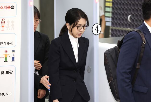 與 김용민 "김건희, 계엄 성공 뒤 대통령 노렸다…전두환처럼 직선제 폐지"