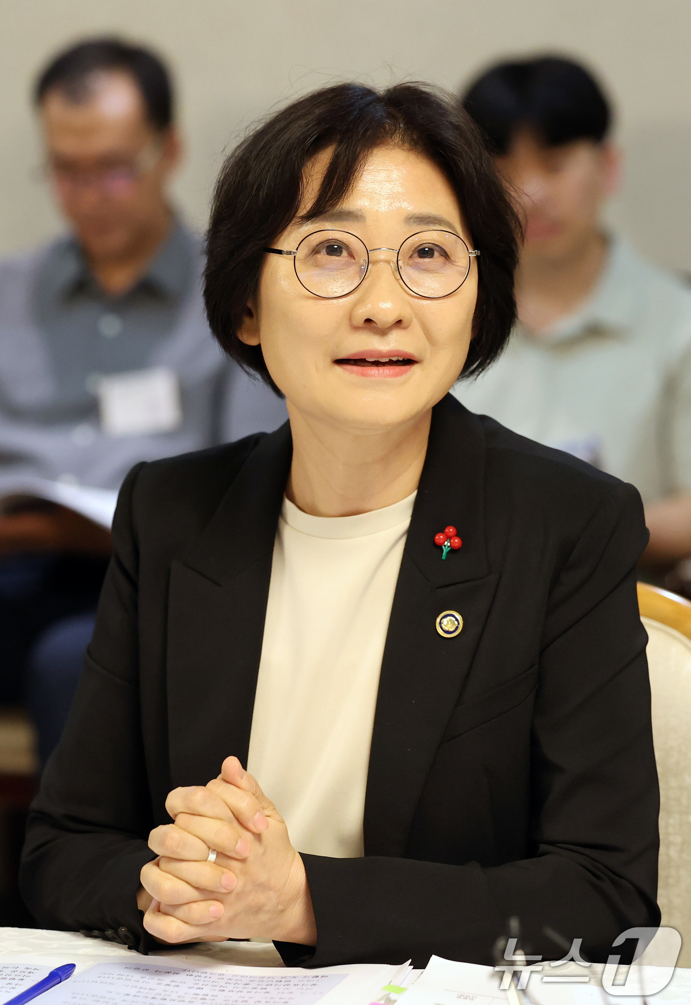 (서울=뉴스1) 임세영 기자 = 이스란 보건복지부 1차관이 12일 서울 종로구 정부서울청사에서 열린 제4차 장기요양위원회 회의에서 발언을 하고 있다. 2025.8.12/뉴스1