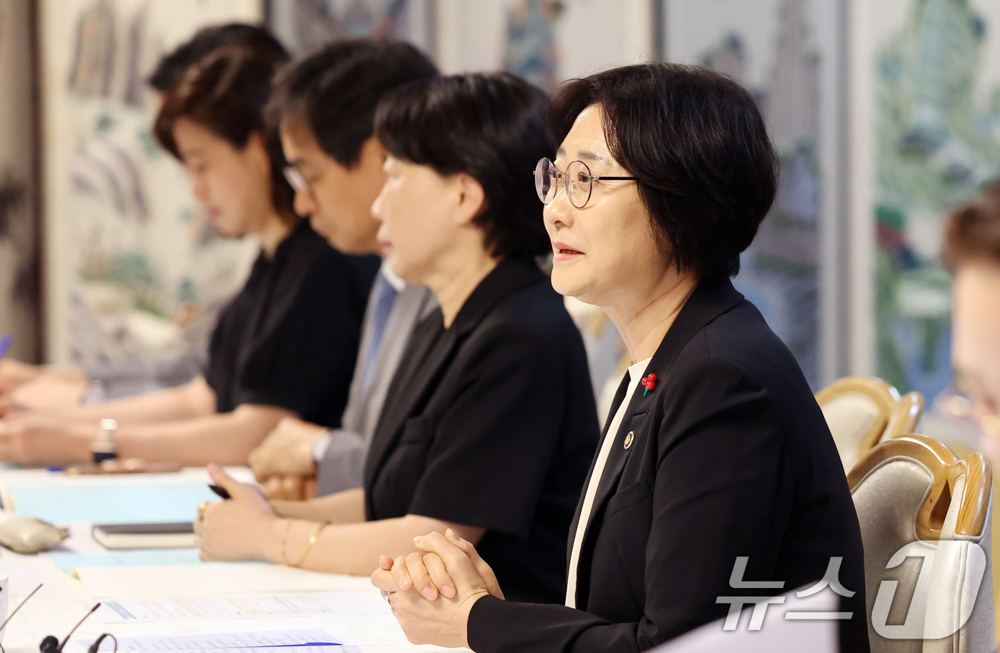 (서울=뉴스1) 임세영 기자 = 이스란 보건복지부 1차관이 12일 서울 종로구 정부서울청사에서 열린 제4차 장기요양위원회 회의에서 발언을 하고 있다. 2025.8.12/뉴스1
