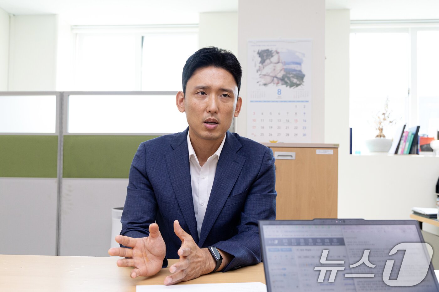 본문 이미지 - 박순기 서울경찰청 풍속단속계장이 12일 서울 동대문구 사무실에서 뉴스1과 인터뷰하고 있다. 2025.8.12/뉴스1 ⓒ News1 이승배 기자