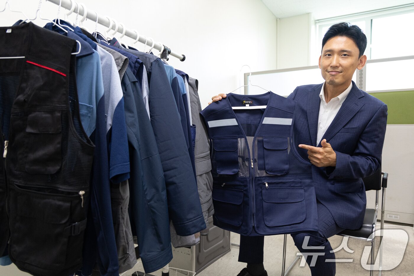 본문 이미지 - 박순기 서울경찰청 풍속단속계장이 12일 서울 동대문구 사무실에서 뉴스1과 인터뷰하고 있다. 2025.8.12/뉴스1 ⓒ News1 이승배 기자