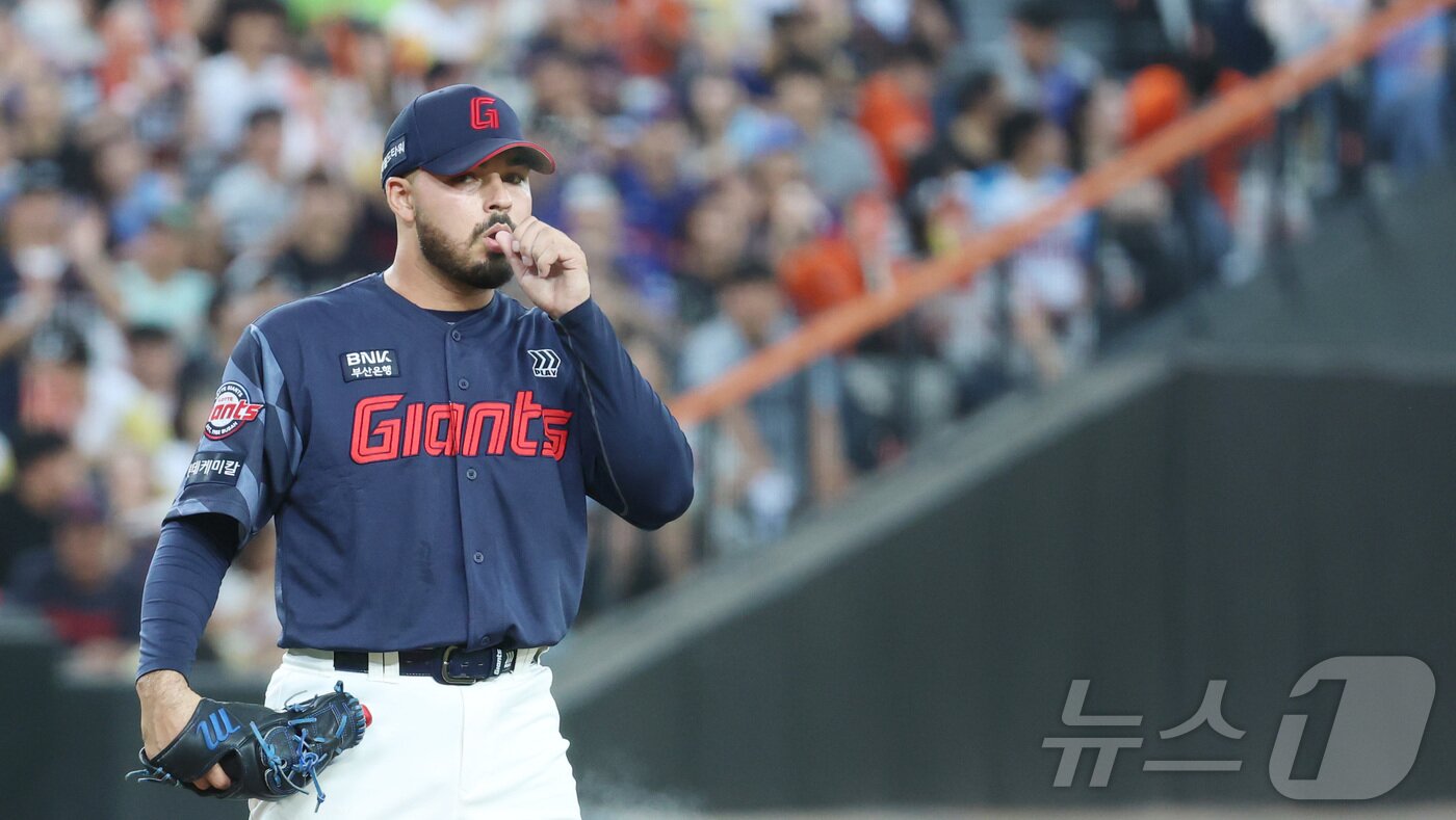 본문 이미지 - 롯데 자이언츠 외국인 투수 알렉 감보아. 2025.8.12/뉴스1 ⓒ News1 김기남 기자