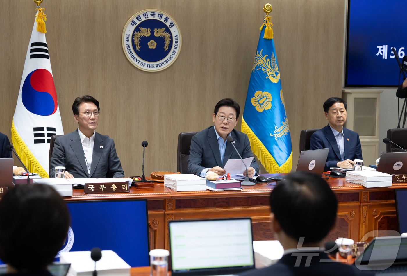 (서울=뉴스1) 이재명 기자 = 이재명 대통령이 12일 서울 용산 대통령실 청사에서 열린 국무회의에서 발언을 하고 있다. (대통령실 제공. 재판매 및 DB금지) 2025.8.12/ …