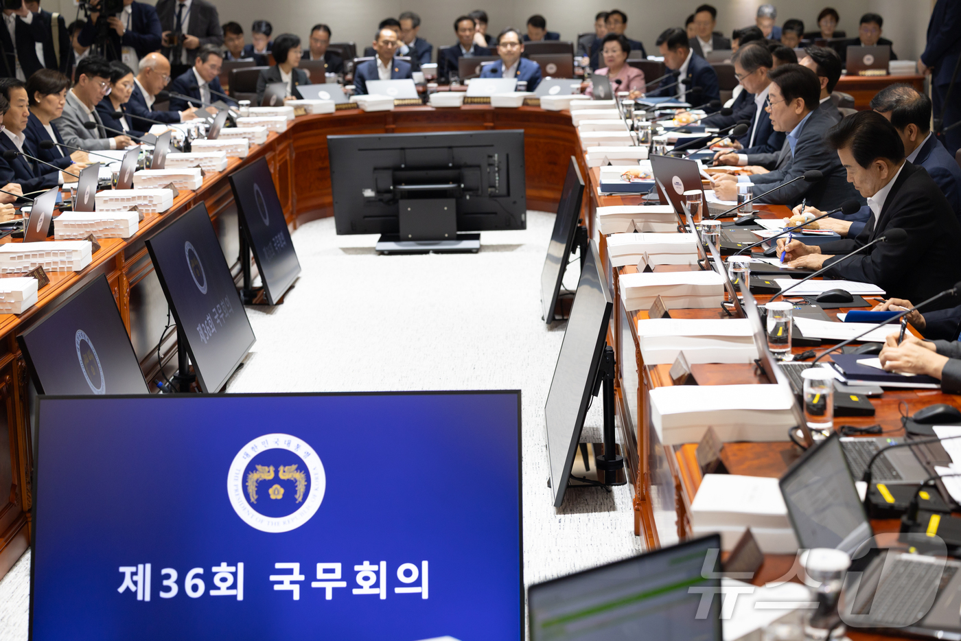 (서울=뉴스1) 이재명 기자 = 이재명 대통령이 12일 서울 용산 대통령실 청사에서 열린 국무회의에서 발언을 하고 있다. (대통령실 제공. 재판매 및 DB금지) 2025.8.12/ …