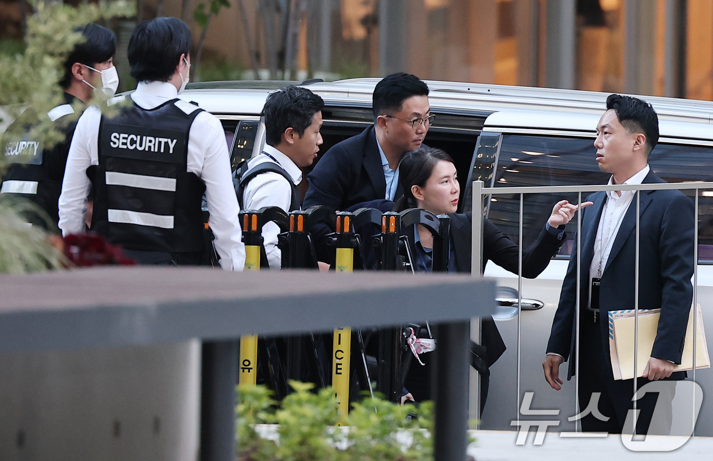 (서울=뉴스1) 김성진 기자 = 김건희 여사 일가의 '집사'로 알려진 김예성 씨가 12일 서울 종로구에 마련된 김건희 특검팀(특별검사 민중기) 사무실로 조사를 받기 위해 출석하고 …