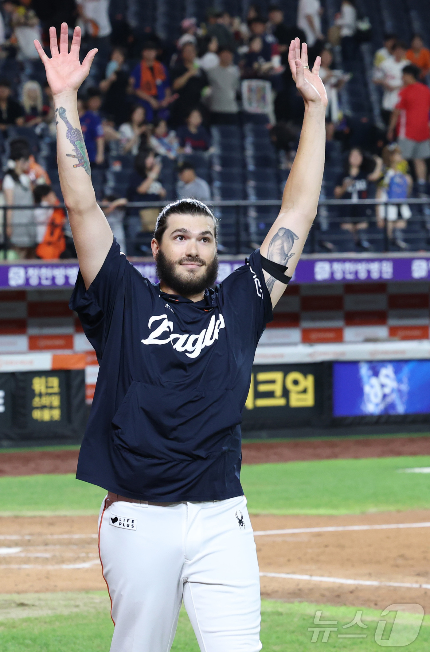 (대전=뉴스1) 김기남 기자 = 12일 대전 한화생명볼파크에서 열린 프로야구 '2025 신한 SOL 뱅크 KBO리그' 한화이글스 대 롯데자이언츠 경기에서 한화 폰세가 KBO 최소경 …