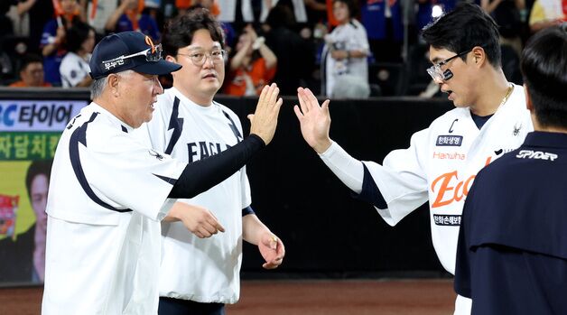 한화 폰세, 개막 최다 15연승 신기록…김경문 감독 통산 1000승(종합)