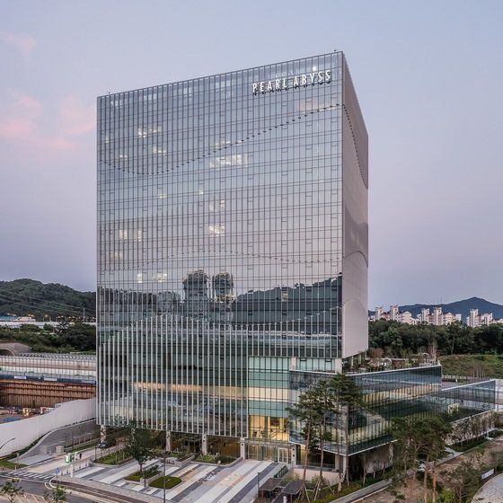펄어비스, 신작 '붉은사막' 출시 내년 1분기로 연기…적자 지속