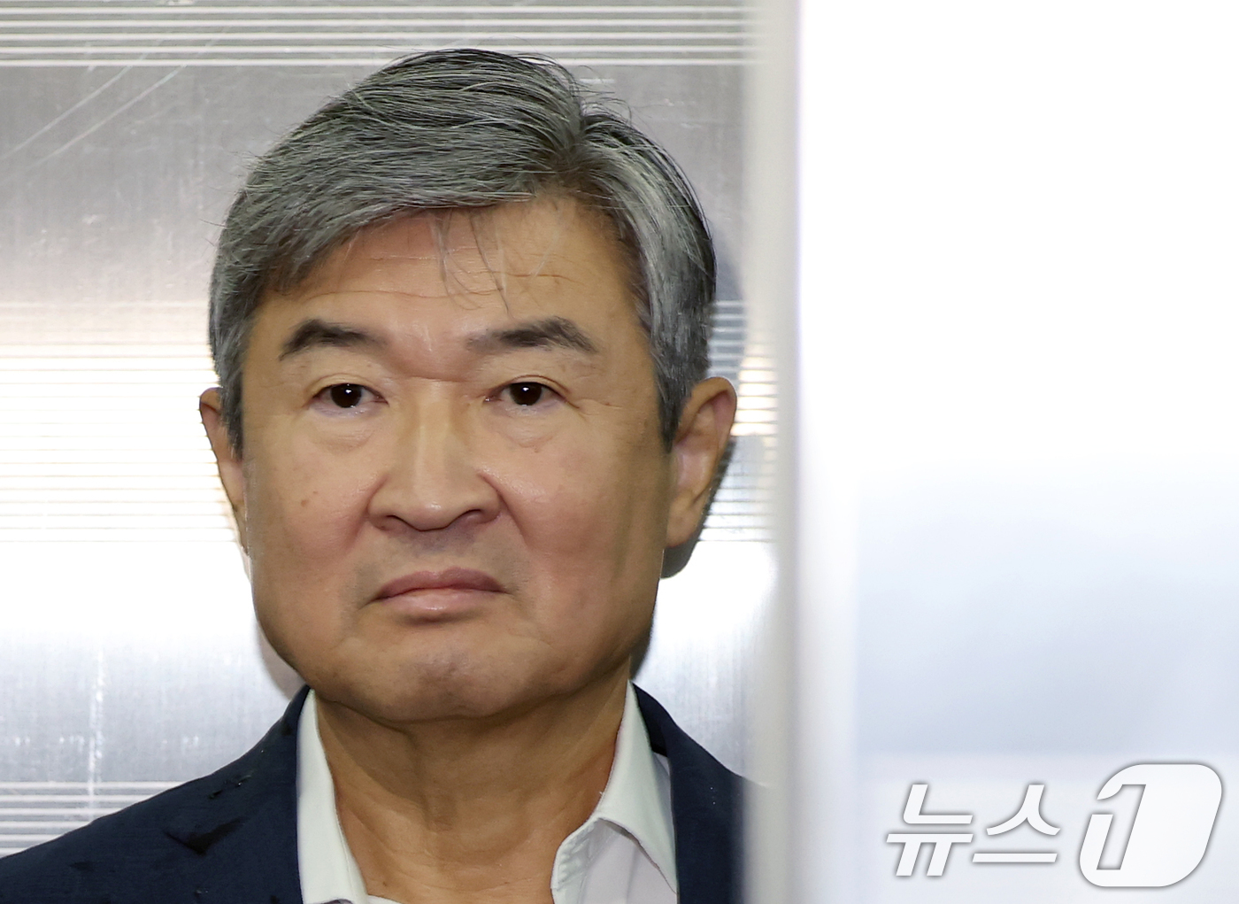 (서울=뉴스1) 오대일 기자 = 조태용 전 국가안보실장이 13일 오전 서울 서초구 순직해병 특검팀(이명현 특별검사) 사무실에서 3차 피의자 조사를 받기 위해 출석하고 있다.  20 …