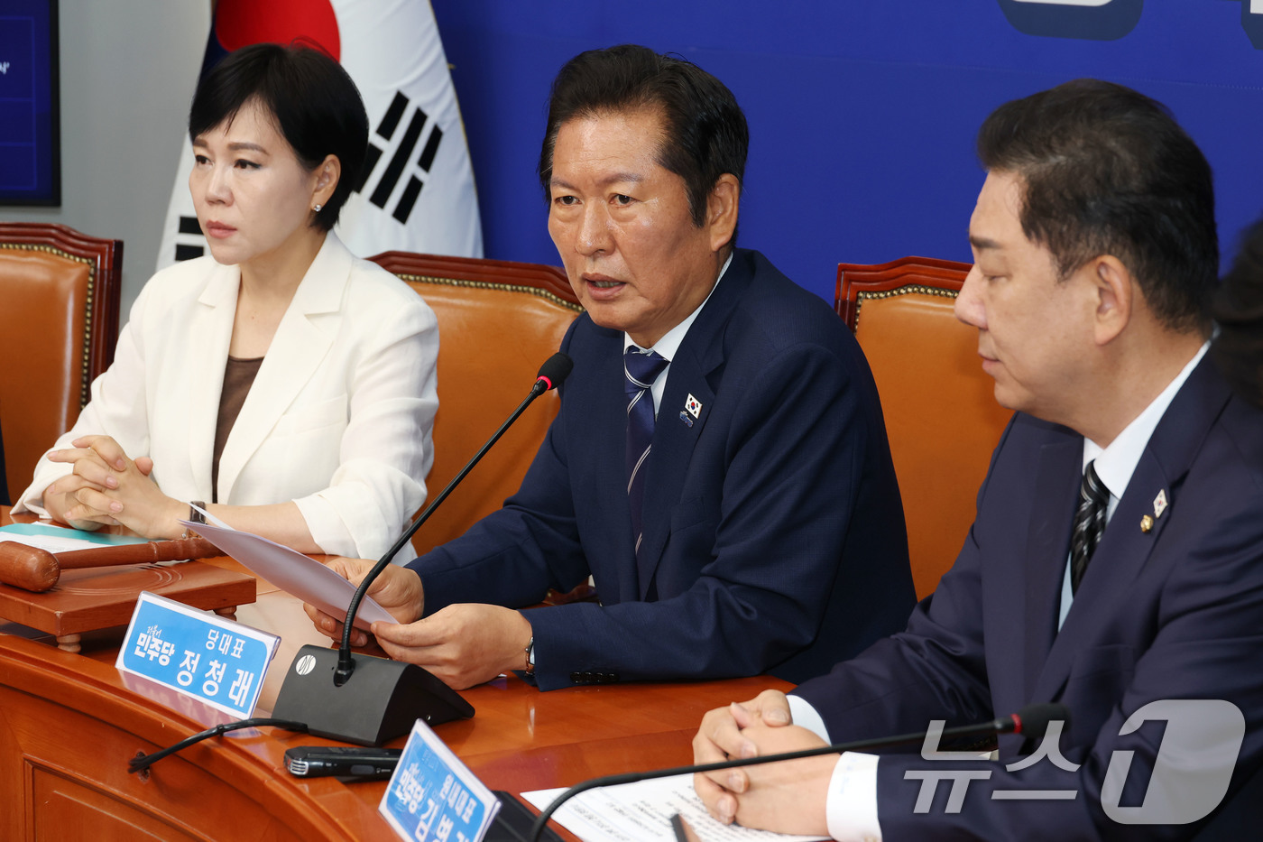 (서울=뉴스1) 이광호 기자 = 정청래 더불어민주당 대표가 13일 오전 서울 여의도 국회에서 열린 최고위원회의에서 발언하고 있다.  2025.8.13/뉴스1