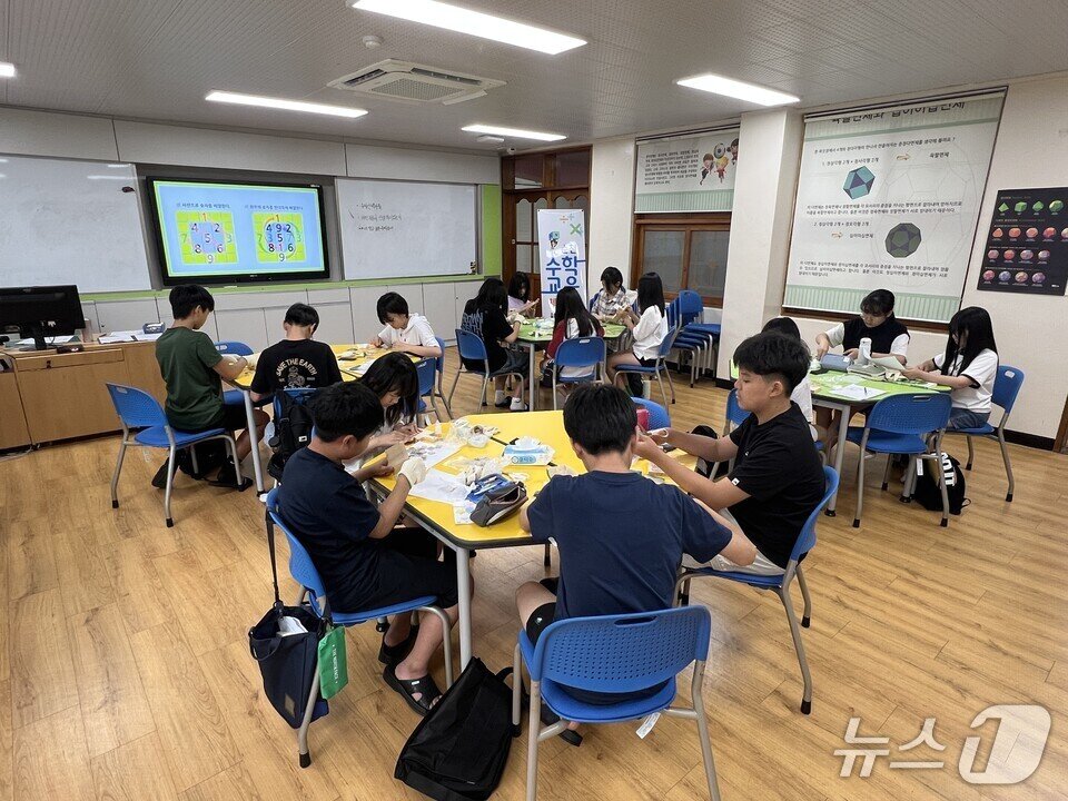 본문 이미지 -  &#39;수학 독후 웹툰 제작 방학캠프&#39; 장면. &#40;전남도교육청 제공, 재판매 및 DB 금지&#41;/뉴스1  