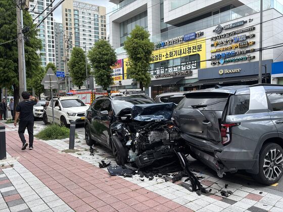 광주 도심서 4중 추돌 사고…4명 부상