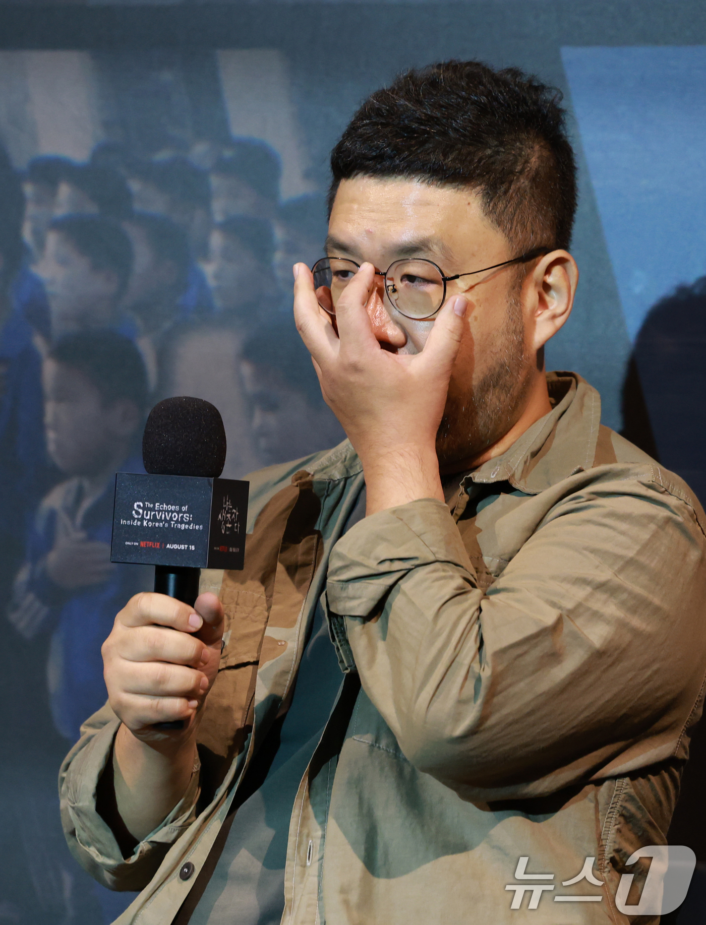 (서울=뉴스1) 권현진 기자 = 조성현 PD가 13일 오전 서울 용산구 CGV용산아이파크몰에서 열린 넷플릭스 다큐멘터리 '나는 생존자다' 제작보고회에 참석해 취재진 질문을 듣고 있 …