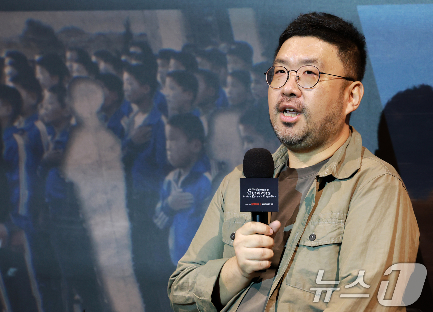 (서울=뉴스1) 권현진 기자 = 조성현 PD가 13일 오전 서울 용산구 CGV용산아이파크몰에서 열린 넷플릭스 다큐멘터리 '나는 생존자다' 제작보고회에 참석해 취재진 질문에 답하고 …